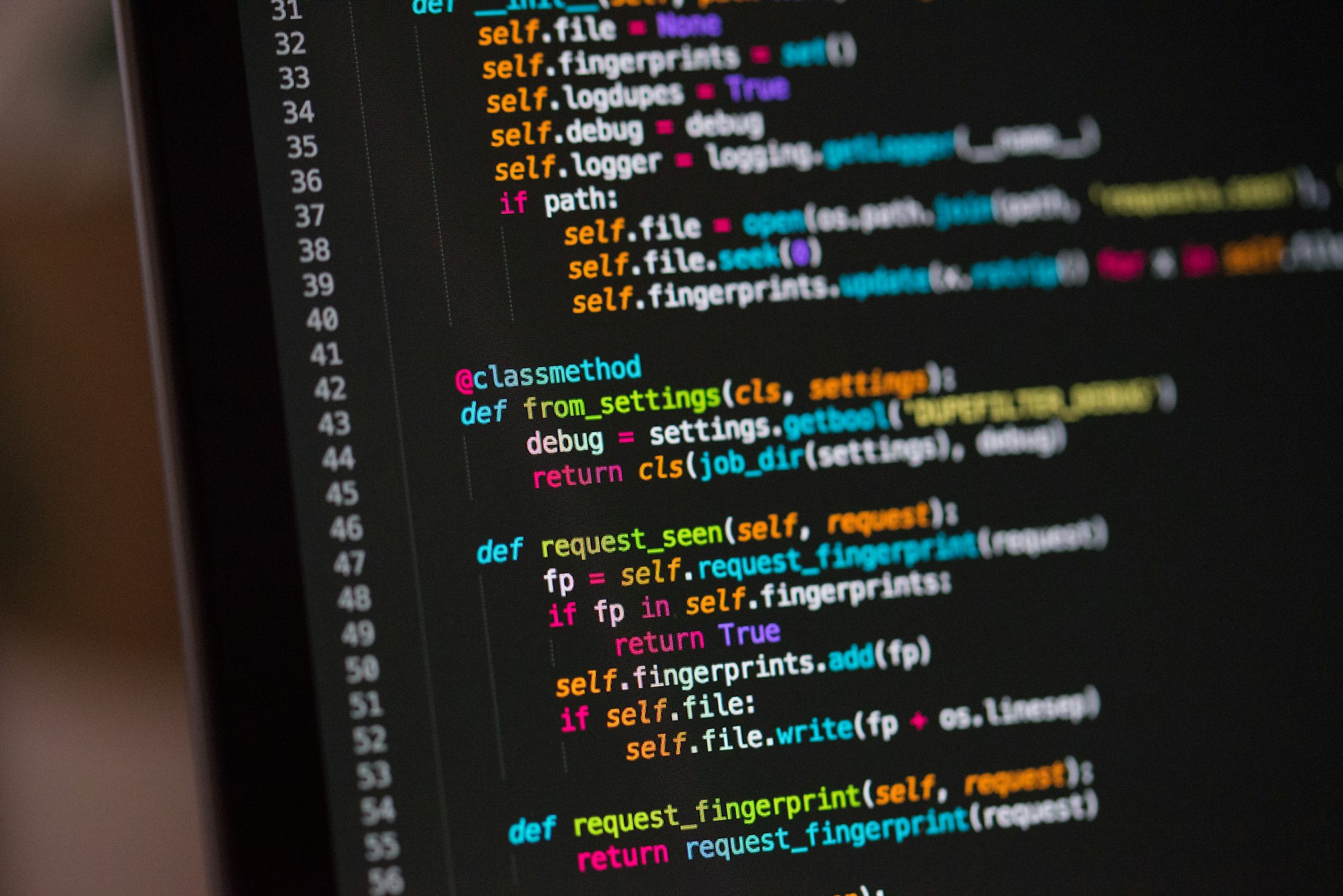 How does open source software licensing work?